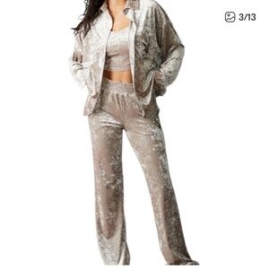 PLAYBOY Champagne Crushed
Velour Shacked S Playboy
Bunny embroidery